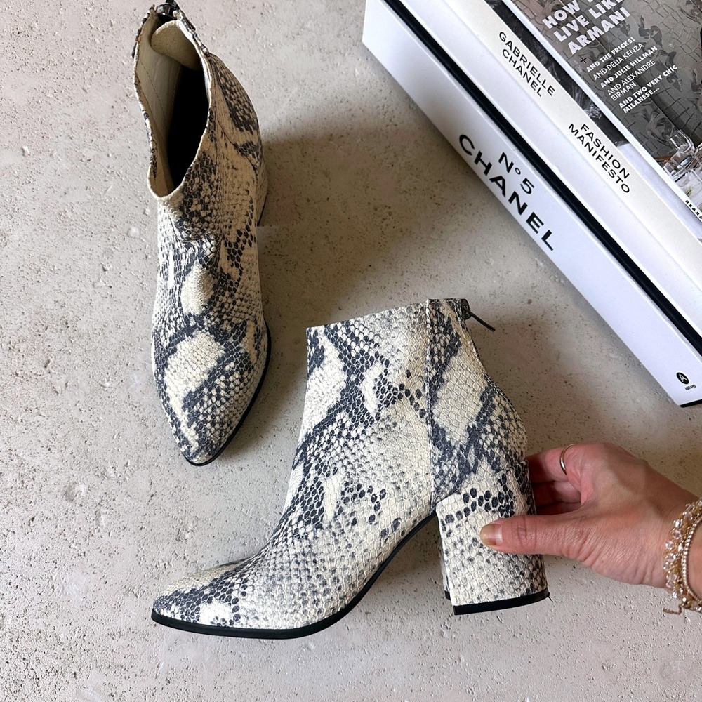 Steve‎ Madden Jillian Leather Bootie Snake Print Chunky Heel Pointed Toe Ankle 6